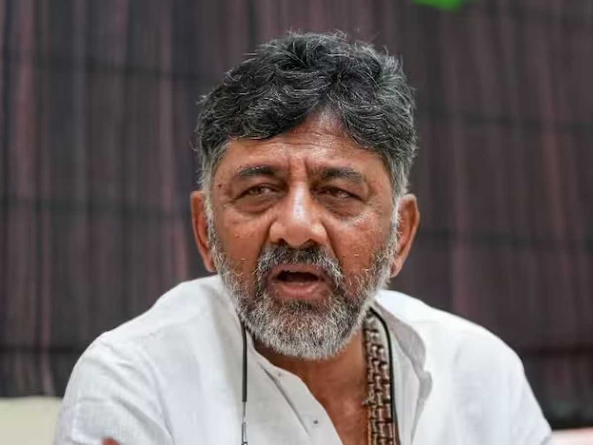 सीएम के ऐलान से पहले बोले डीके शिवकुमार- मैं ब्लैकमेल नहीं करूंगा सीएम के ऐलान से पहले बोले डीके शिवकुमार- मैं ब्लैकमेल नहीं करूंगा